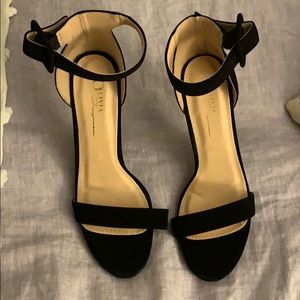 Classic black heels - NEW!